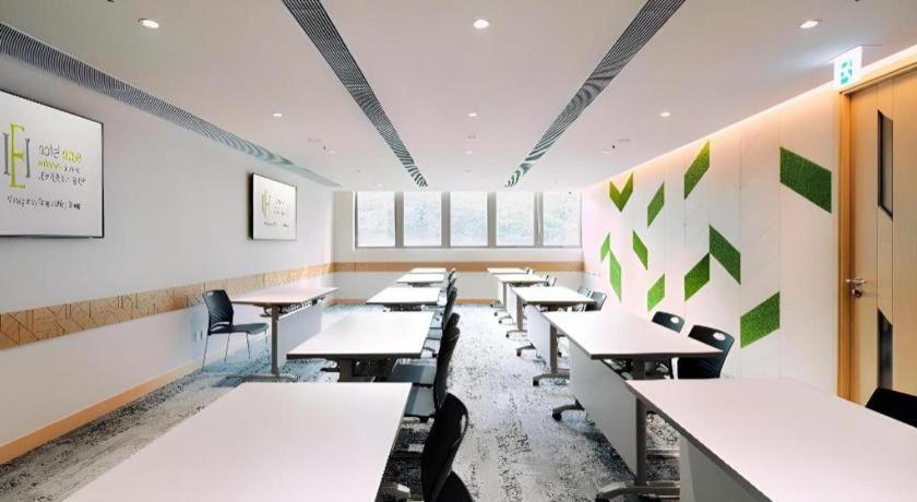 Ease Access - Lai Chi Kok 4* Hong Kong